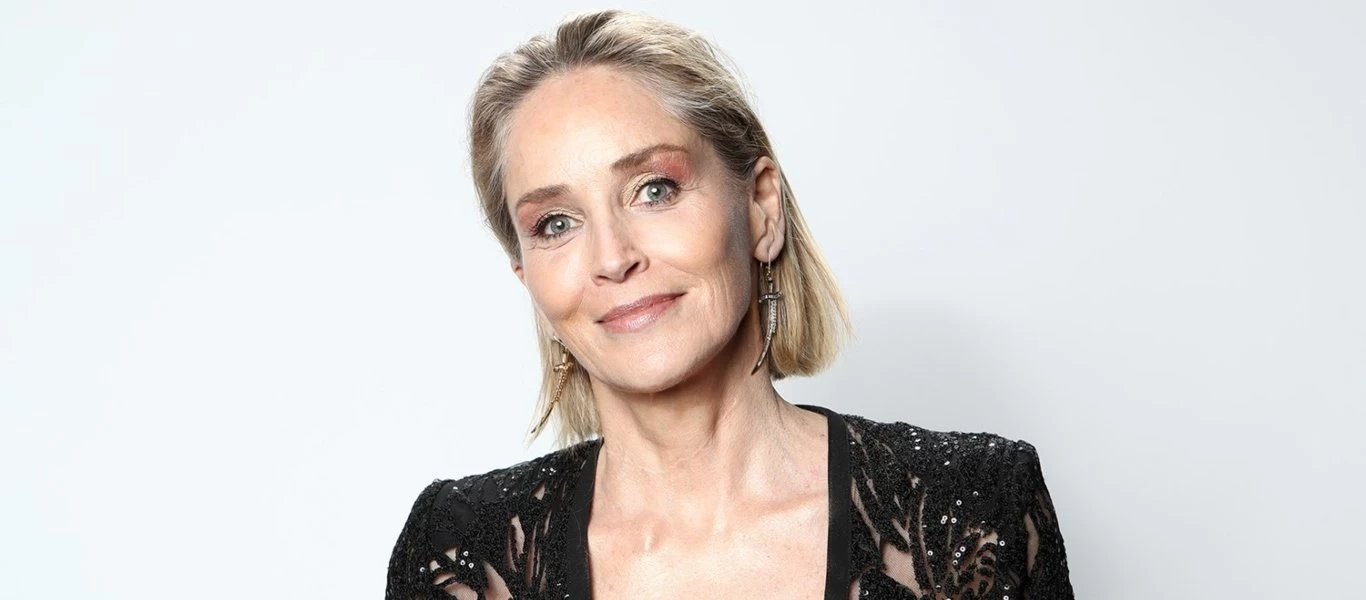 Αποκάλυψη της Σ.Στόουν: «Μου έκαναν προσθετική στήθους χωρίς την συγκατάθεσή μου»